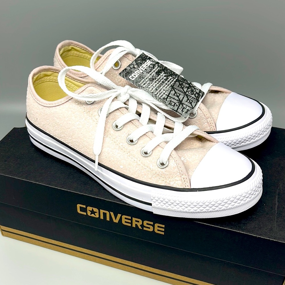 Converse Low Top Sneakers in Light Pink & White